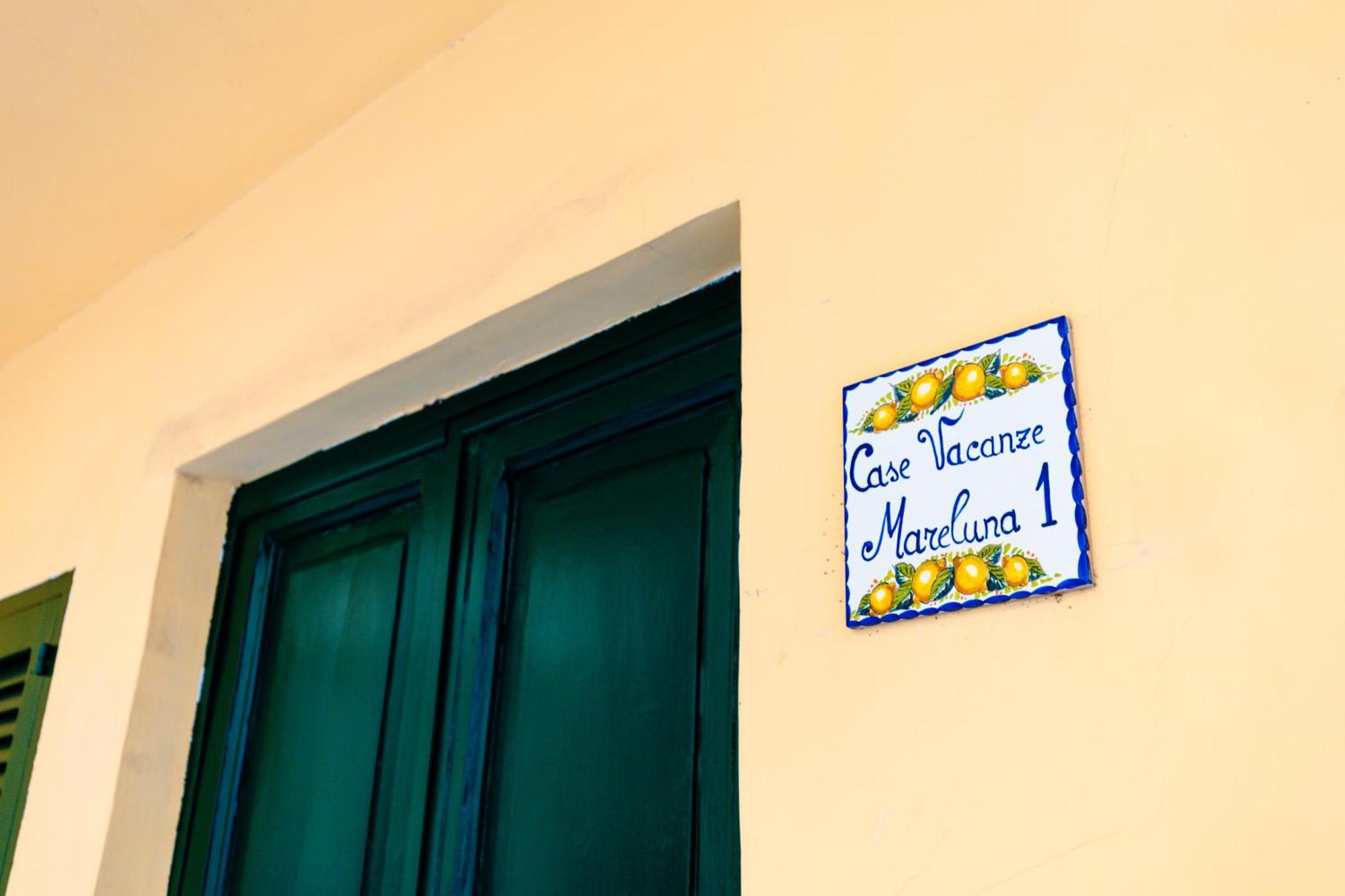 Mare Luna - Appartamento Nel Centro Storico Di Salernes Extérieur photo
